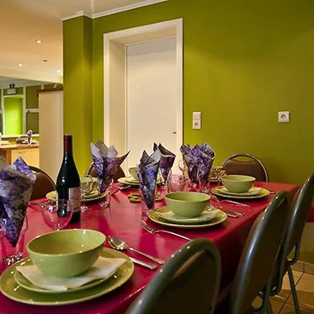 Family Retreat In A Setting In Waimes
