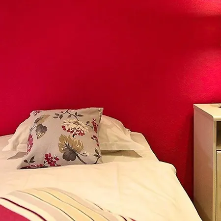 Дом отдыха Family Retreat In A Setting In *