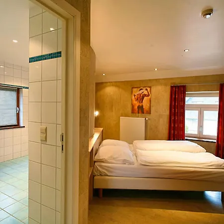 Family Retreat In A Setting In Waimes