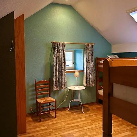 Дом отдыха Family Retreat In A Setting In Вэм