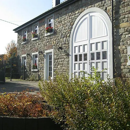 Family Retreat In A Setting In Waimes