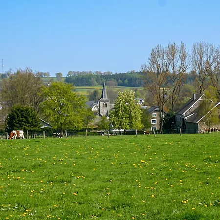 Family Retreat In A Setting In *