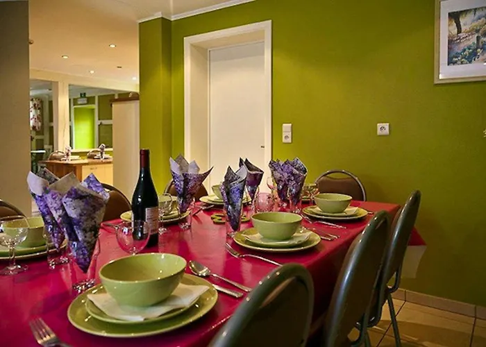 Family Retreat In A Setting In Waimes