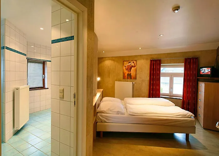 Family Retreat In A Setting In Waimes